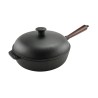 Μαντεμένιο τηγάνι βαθύ με μαντεμένιο καπάκι Carl Victor 25cm με ξύλινο χερούλι | www.mantemi.gr