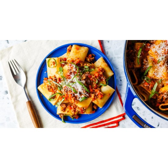 Ζυμαρικά Bolognese σε μαντεμένια γάστρα