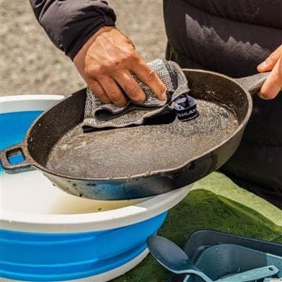 Σετ καθαρισμού μαντεμένιων σκευών Coghlans | www.mantemi.gr