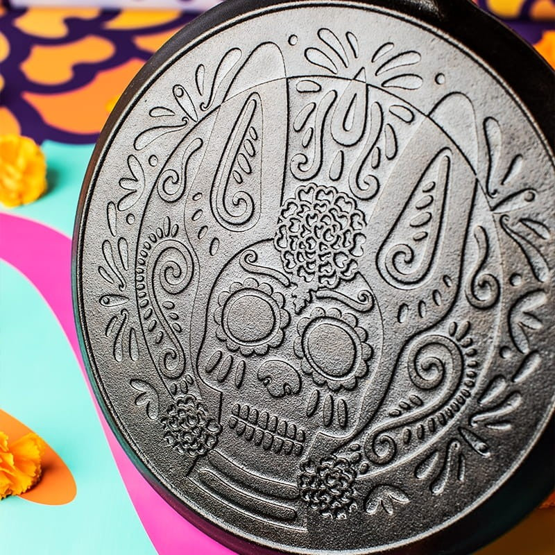 Μαντεμένια πλάκα με χερούλι Lodge 26,7 cm Xolo Sugar Skull L9OGXLL | www.mantemi.gr