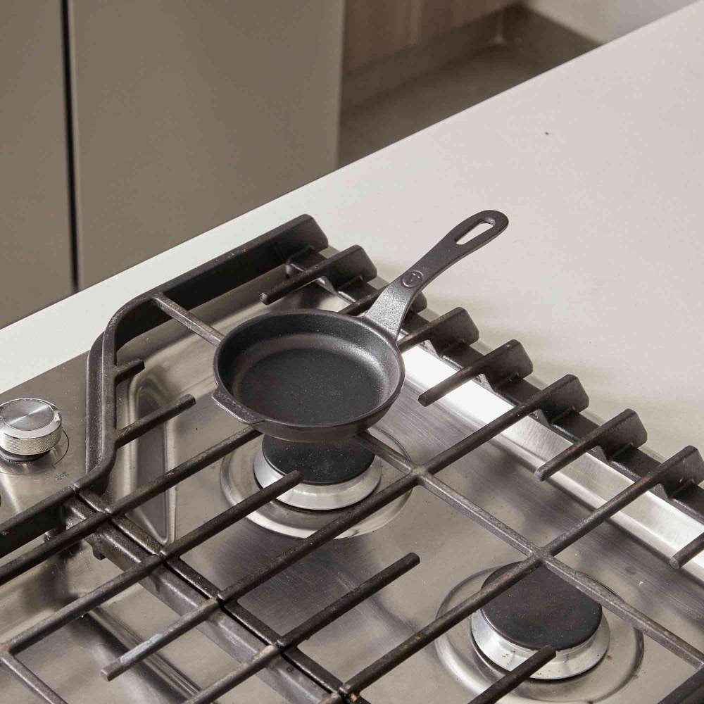 Μαντεμένιο τηγάνι εμαγιέ Victoria 12cm | www.mantemi.gr
