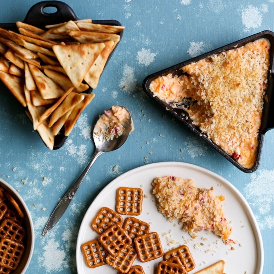Τριγωνικό μαντεμένιο σκεύος Lodge 14,5x8,5x4,5cm F6864 | www.mantemi.gr
