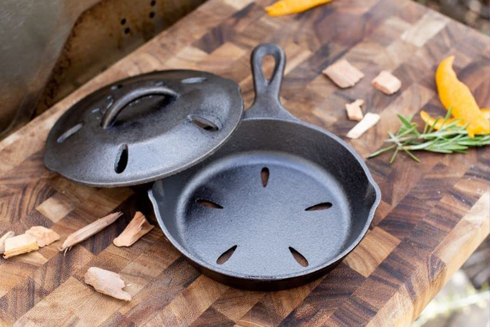Μαντεμένιο καπνιστήρι Lodge smoker 16,5cm L3SMSK | www.mantemi.gr