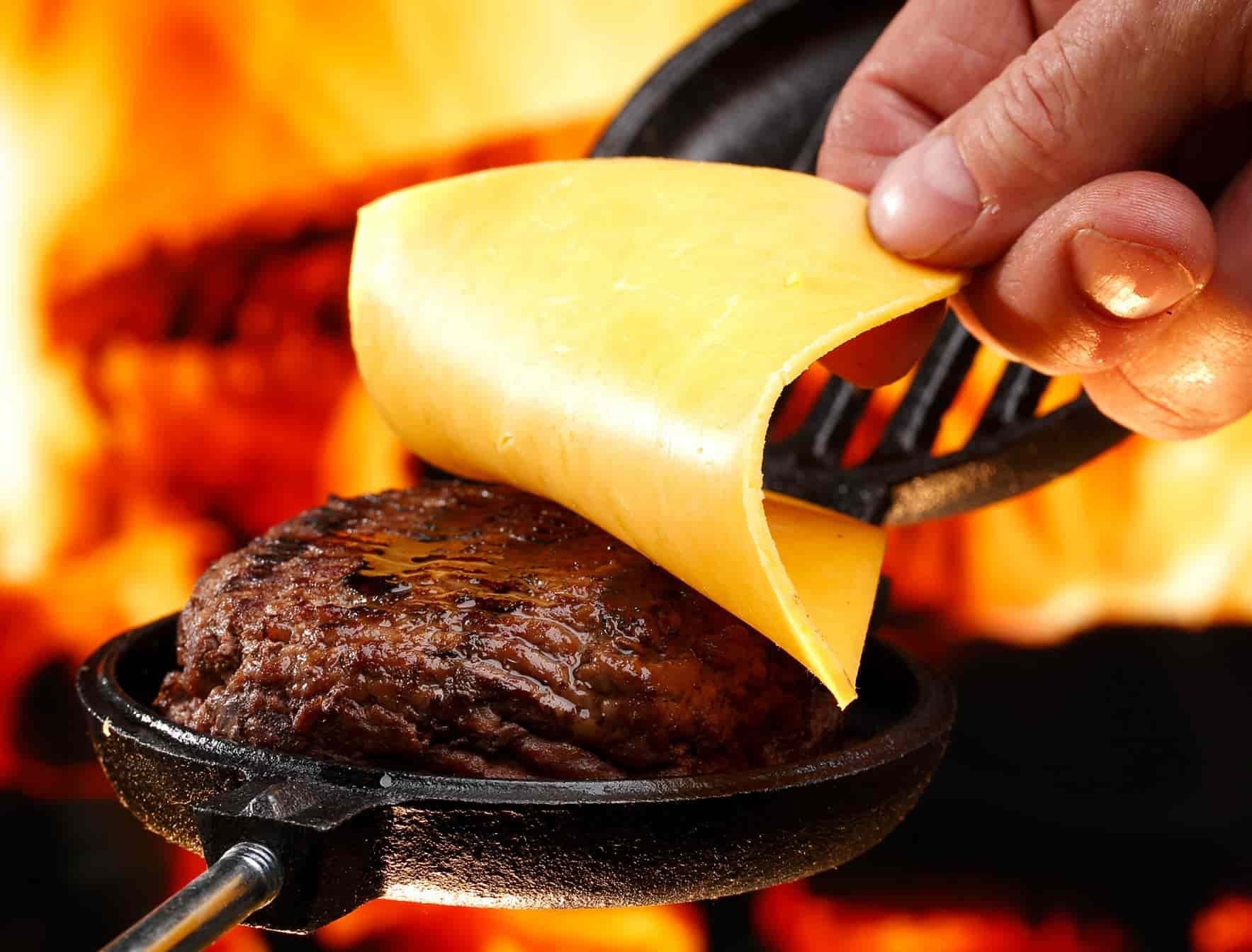 Μαντεμένιο σκεύος για burger Coghlans 66cm | www.mantemi.gr