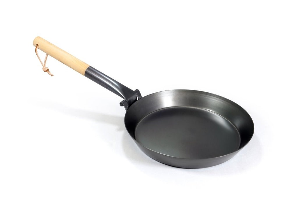 Τηγάνι Origin Outdoors Carbon Steel 24cm με αναδιπλούμενο χερούλι & ξύλινη επιφάνεια κοπής | www.mantemi.gr