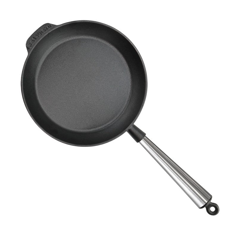Μαντεμένιο τηγάνι Carl Victor 24cm με inox χερούλι | www.mantemi.gr