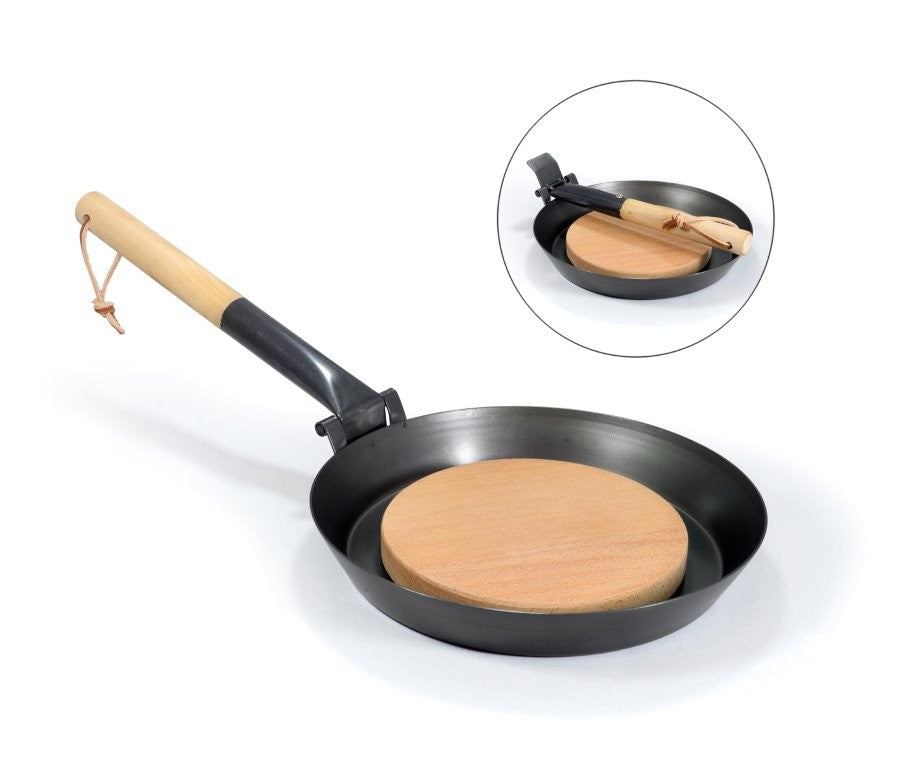 Τηγάνι Origin Outdoors Carbon Steel 24cm με αναδιπλούμενο χερούλι & ξύλινη επιφάνεια κοπής | www.mantemi.gr
