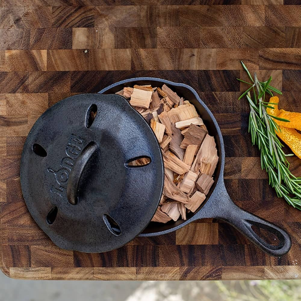 Μαντεμένιο καπνιστήρι Lodge smoker 16,5cm L3SMSK | www.mantemi.gr