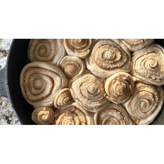 Ρολά κανέλας (cinnamon rolls) στη μαντεμένια γάστρα